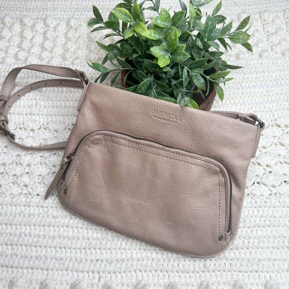 AMERICAN LEATHER CO. Women's Leather Crossbody Bag Light Tan Medium Adjustable - Picture 2 of 10